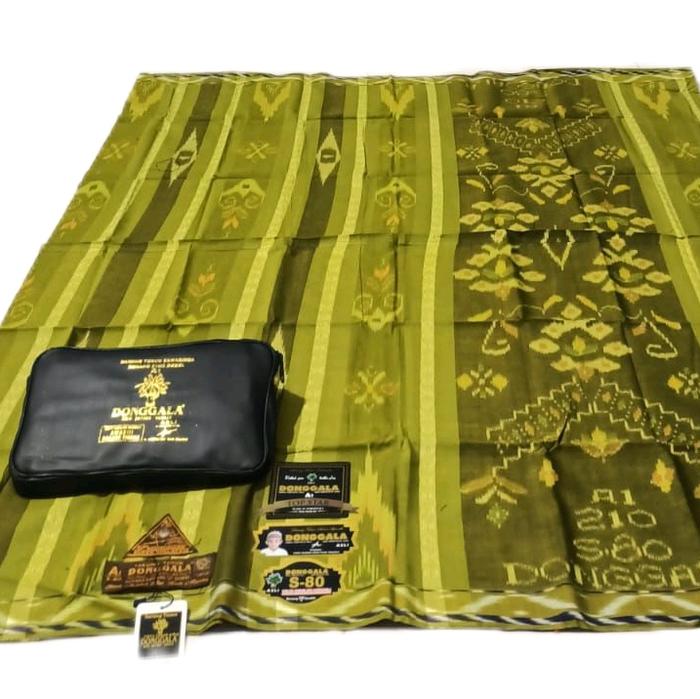 sarung tenun  Donggala A1. 210 S.80 sudah jahit tengah bahan sutra,  motif sutra sangat  nyaman di p