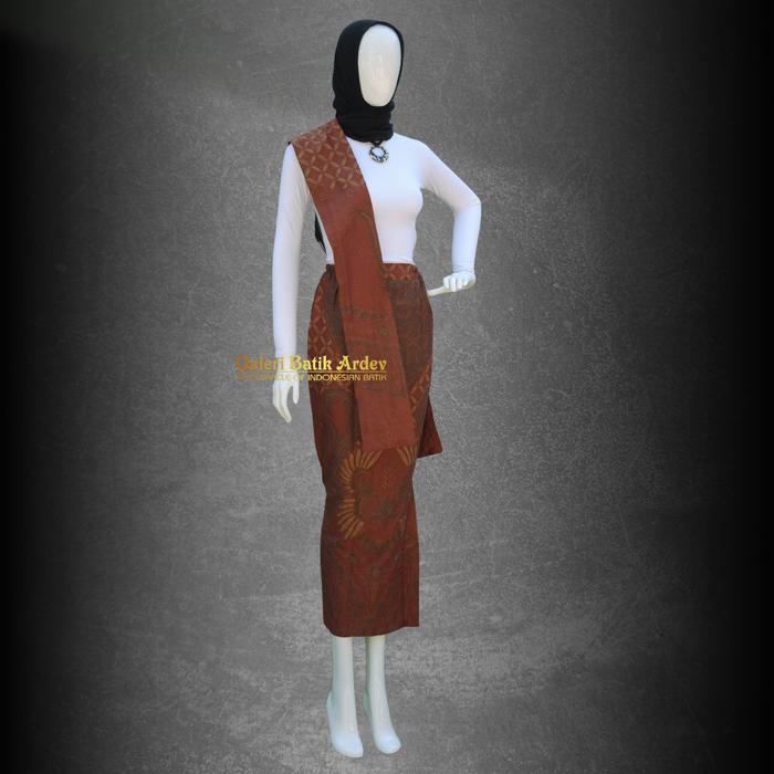 Galeri Batik Ardev - Couple Sarimbit Rok & Kemeja Slim Fit Warna Teracota Bahan Katun Motif Abhinaya