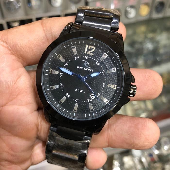 Rip Curl Jam Tangan Pria Quartz Hitam dengan Tali Logam dan Tampilan Elegan