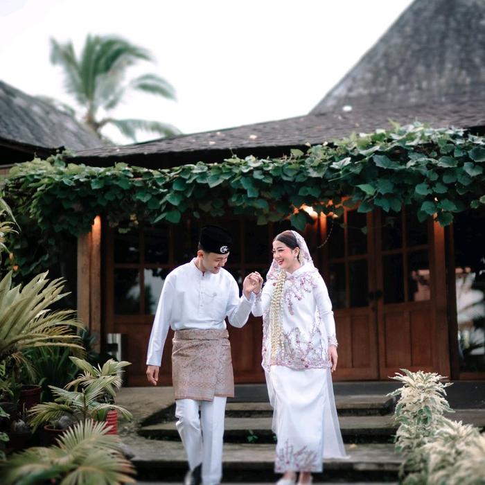 kebaya akad melayu 1 set atasan dan rok free veil hijab putih bersih motif tile garden pakain muslim