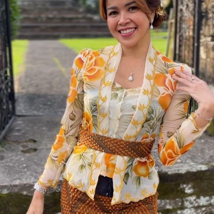Kain kebaya lukis kombinasi bordir  motif bunga || kanabali kebaya Bunga Cantik