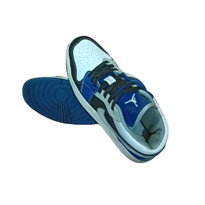 jordan low kombinasi warna hitam dan biru