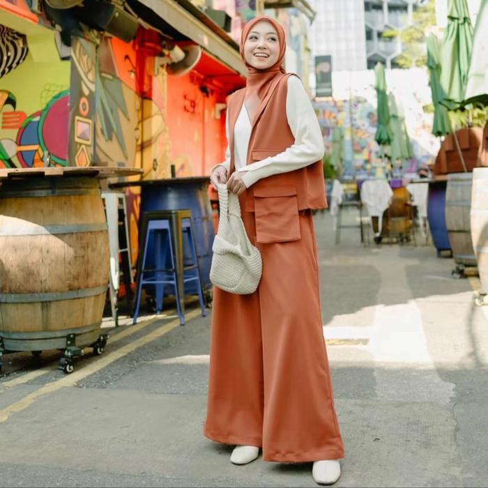 Mona set Lozy hijab (Rompi dan Kulot)