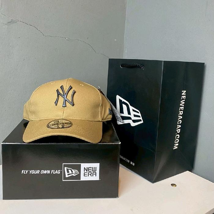 Topi Baseball MLB Caps New Era Logo NY Metal Cream Hitam Topi Baseball New Era Logo NY Plat Besi