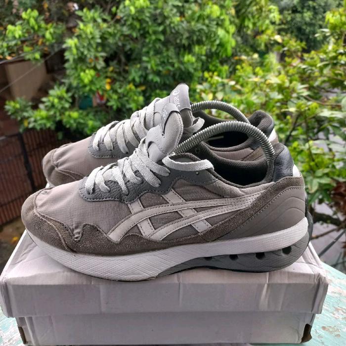 Sepatu Asics second size 42