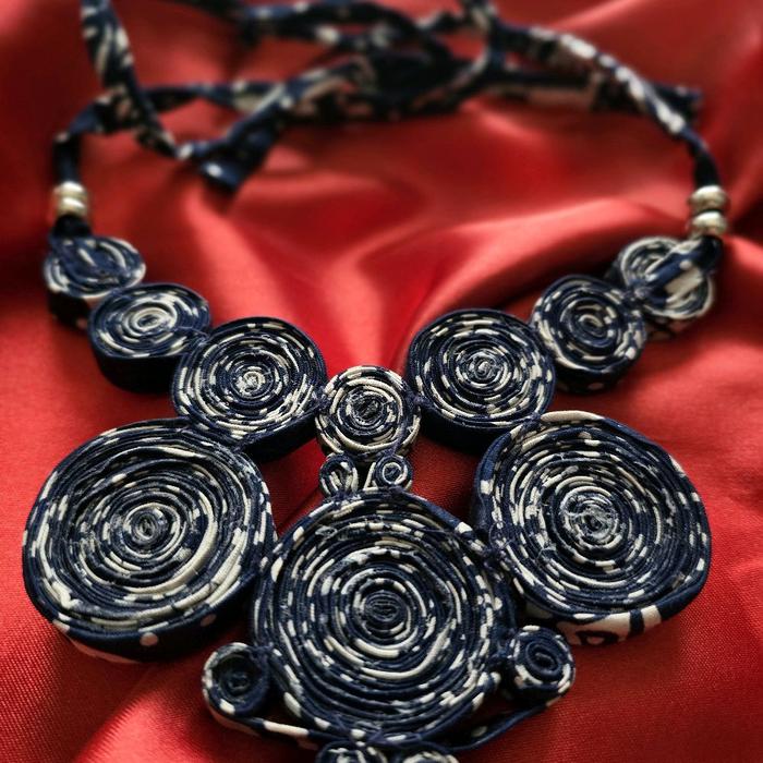 Kalung Batik Cap -Seri Bunga