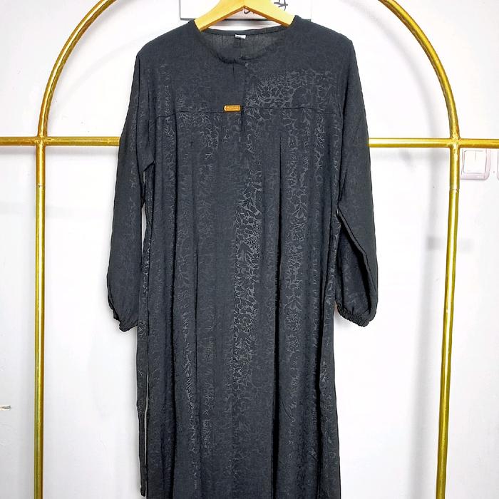 Gamis hitam motof bunga kecil
