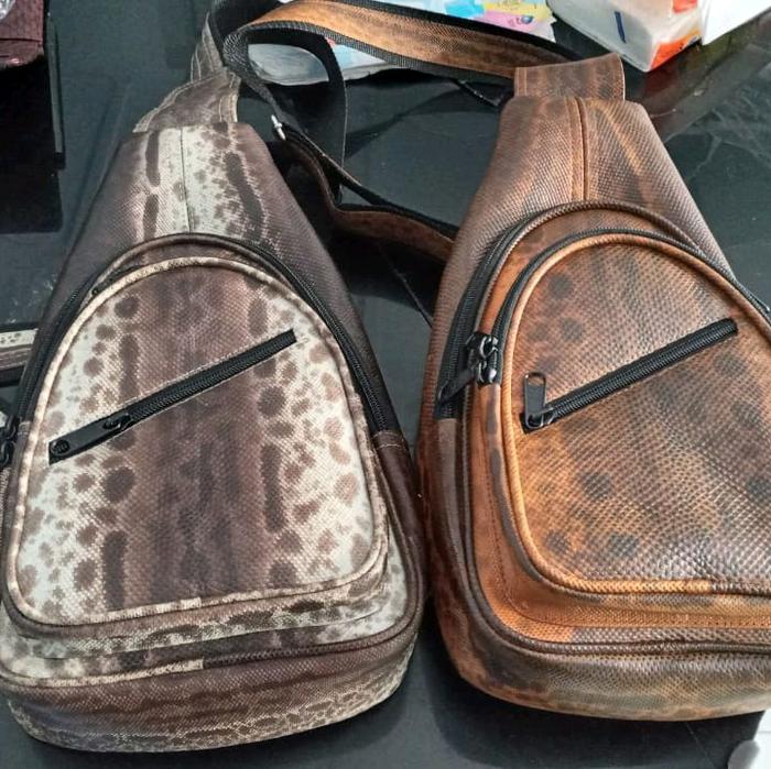 Tas slempang pria kulit asli ular cobra Waistbag Slingbag pria