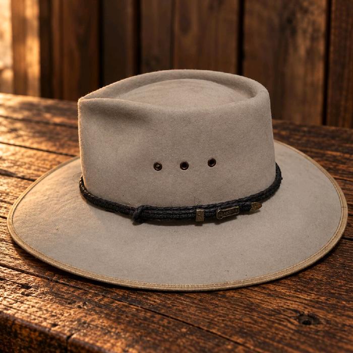 Akubra hat cattleman original size 57-58 good   condition