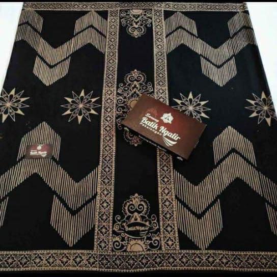 Sarung ngalir sarung cap sarung batik Pekalongan bahan katun ukuran dewasa Muslim Pria Hitam