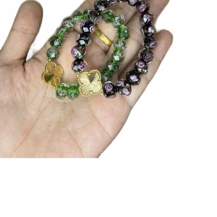 Gelang charm bunga lapis emas