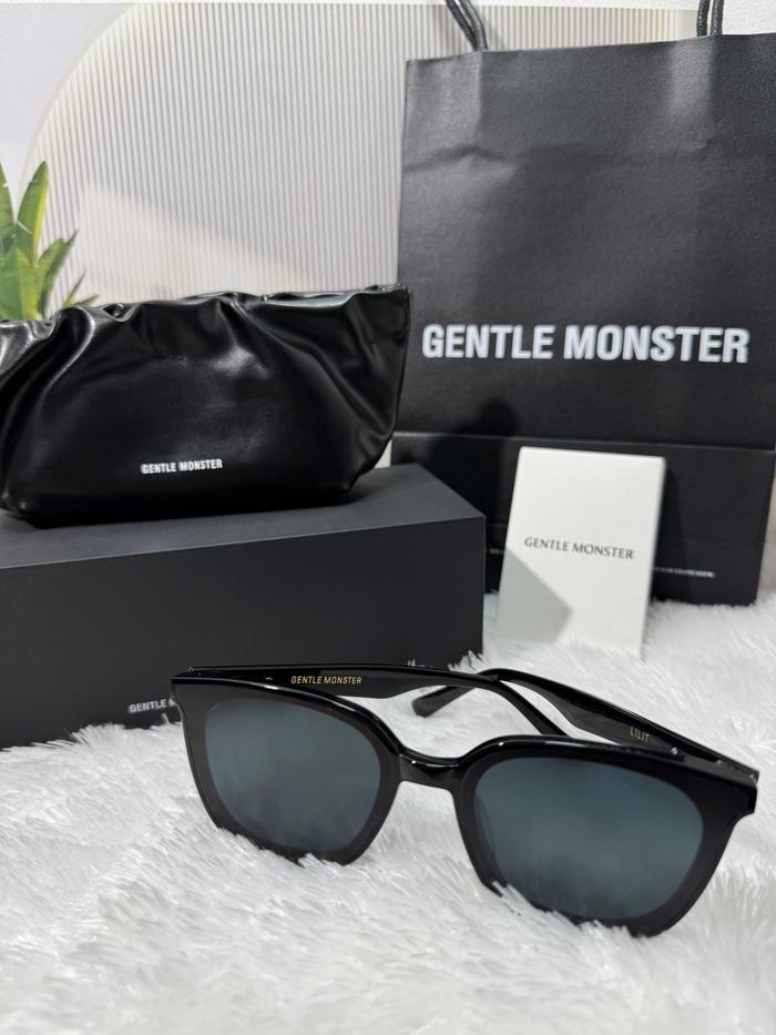 Black Sunglasses Gentle Monster LILIT Stylish Modern Original | Lensa Persegi Kecil Ramping