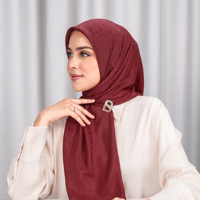 Tapis Embossed 2.0 Buttonscarves Red Dahlia