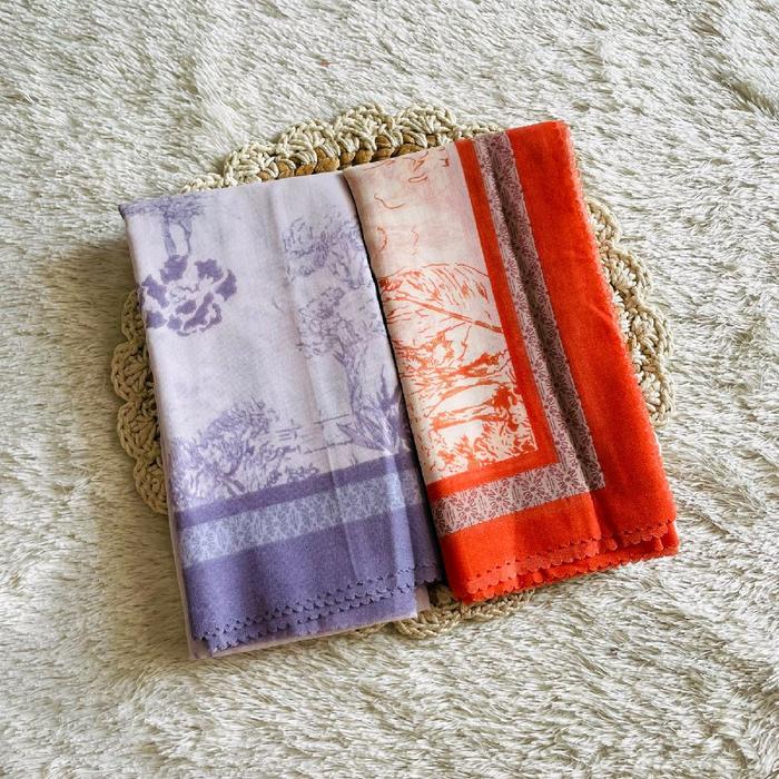 Hijab segiempat motif bunga ruma scarf