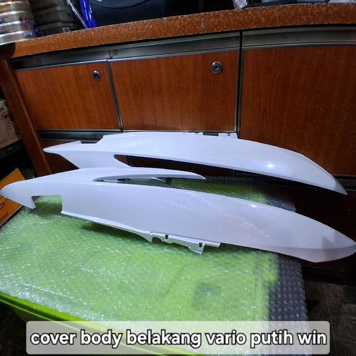 COVER BODY BLKG VARIO KARBU warna putih merk win...