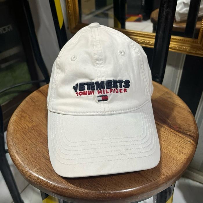 Tommy Hi*finger Topi Pria White Tea Bahan Katun Model Vetements Logo Tommy Hilfiger