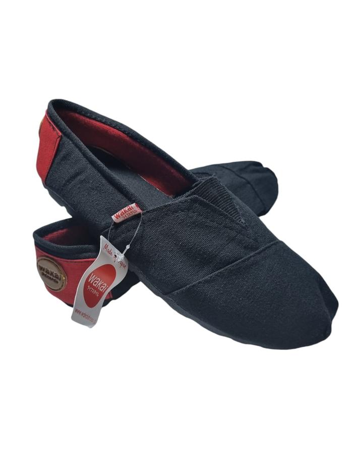 Sepatu Slip on Wakai Hitam Buget Merah Unisex Size 36-43 Flat Shoes Pria Kerja Karet Sneakers Wanita
