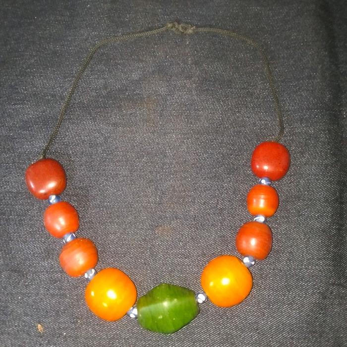 kalung manik manik Hindu Budha temuan