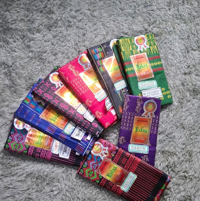 Sarung Tenun Wanita Rehan Motif Tradisional Warna-warni untuk Kebaya dan Outfit Harian