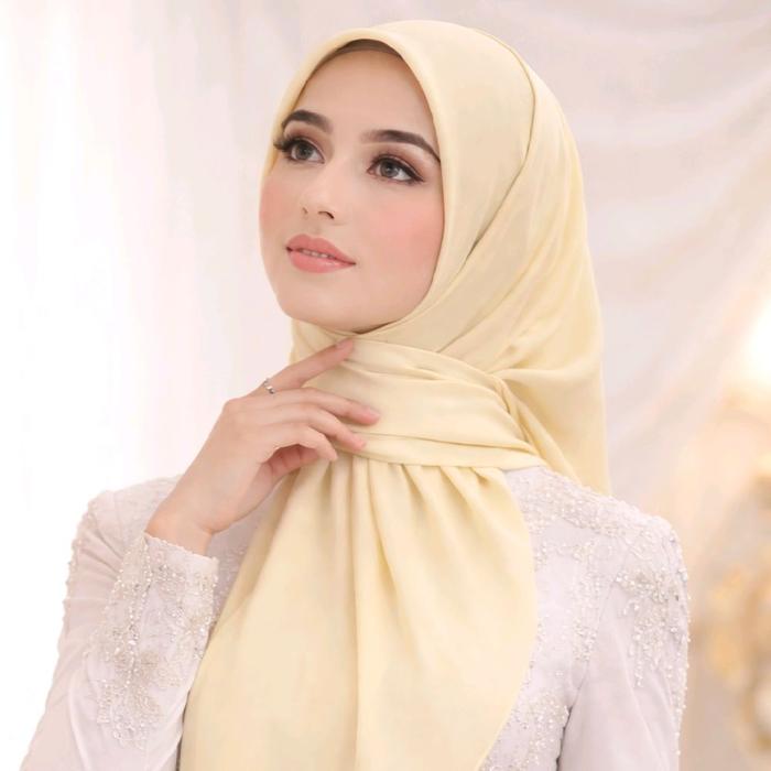 QIANA HIJAB - Hijab / Kerudung / Jilbab Segiempat Paris Jadul Warna "butter yellow " Varisha Azara P