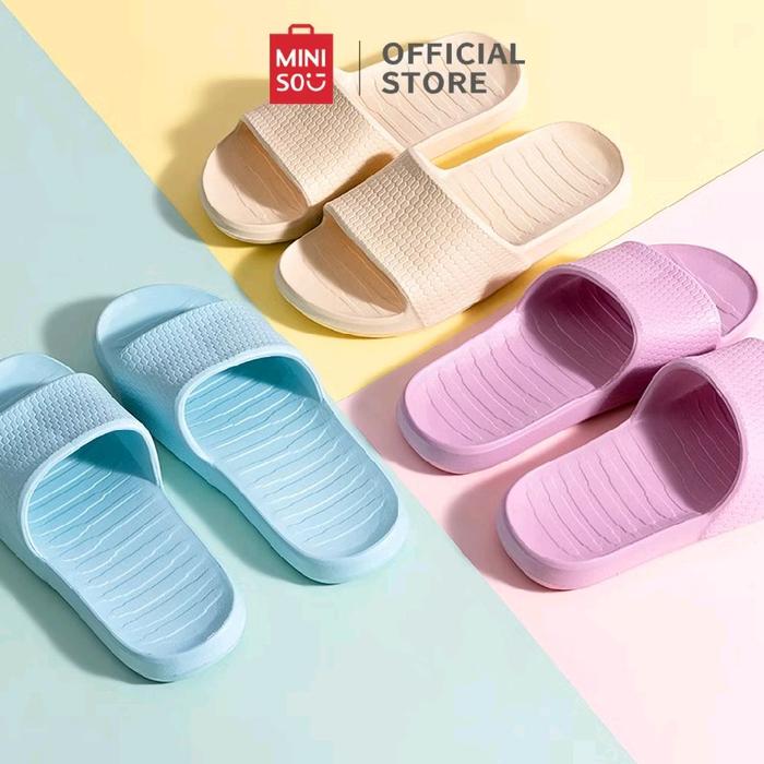 MINISO Sendal S Official Store - Sandal Nyaman untuk Rumah dengan Desain Minimalis dan Warna Cerah