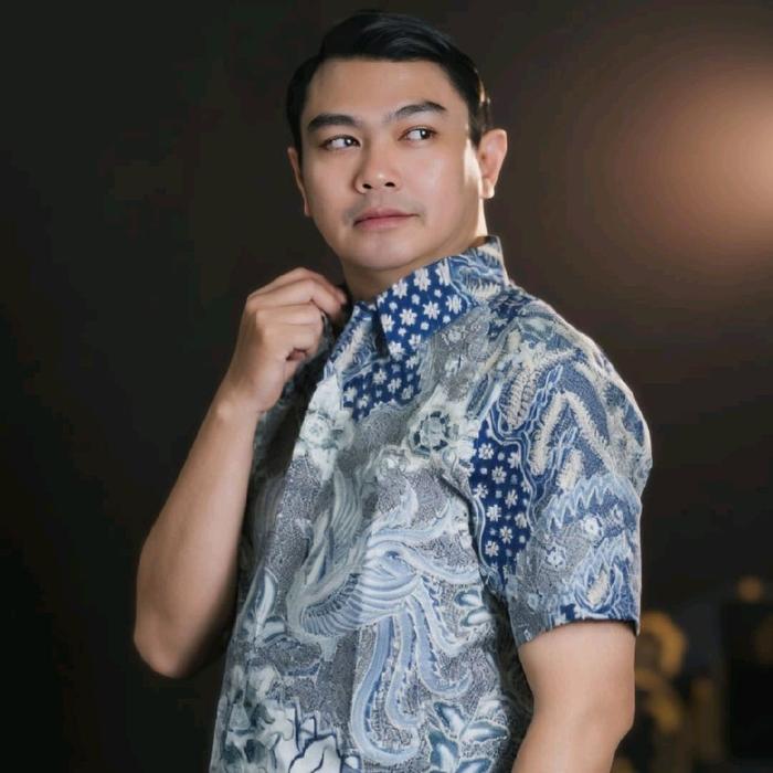 Batik Eyang Putri- Kemeja Katun Lengan Pendek