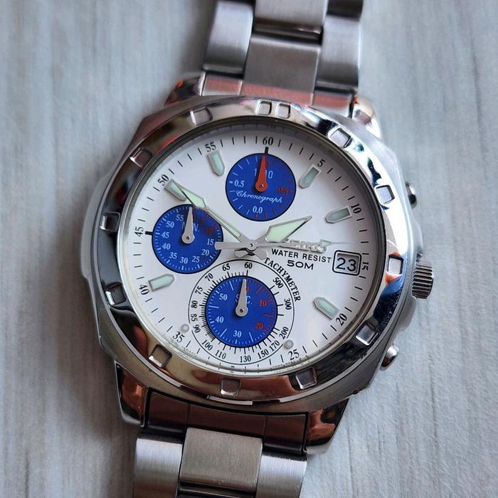 Seiko Panda Blue Eye Quartz Chronograph V657-9010 RARE