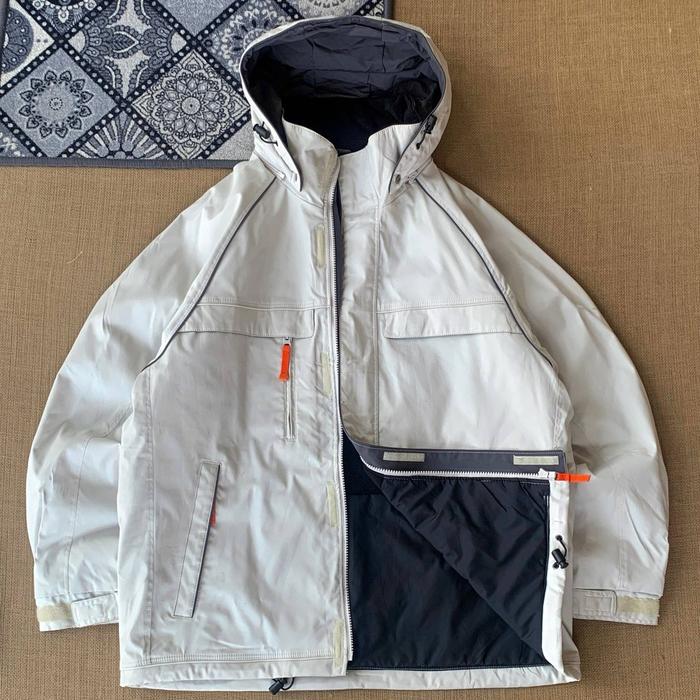 jaket  Gunung Point Square size L (anti air) 100% original 310826S