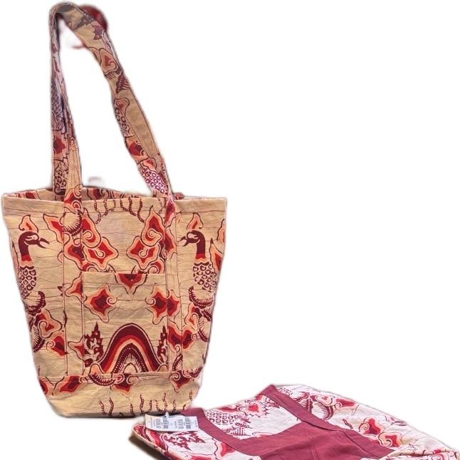 Tas Kain Batik dengan Motif Eksklusif dan Tas Kecil Pendamping untuk Kegunaan Sehari-hari