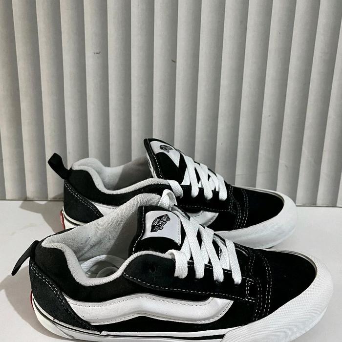 Sepatu Anak Second Original Vans Knu Skool Black True White Size 34/21cm