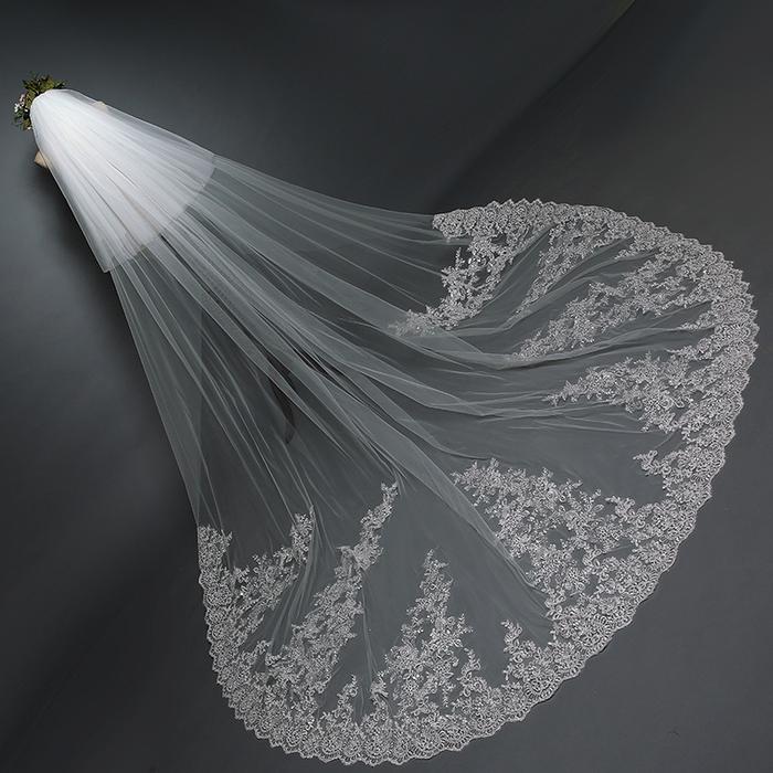 Bride's Big Tail Wedding Sequins Lace Wedding Veil