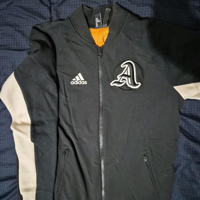 Adidas VRCT Jacket Original – Size M | Bekas Kondisi Bagus