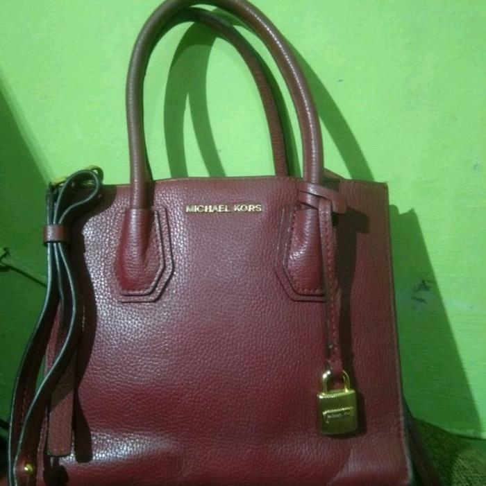 PRELOVED TAS BRANDED IMPORT Kulit dengan Kualitas Kulit dan Desain Eksklusif