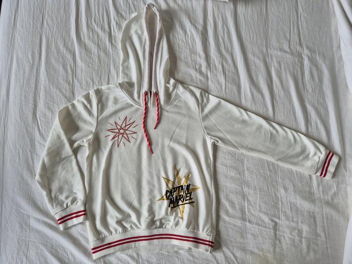Sweater/Jaket Hoodie Preloved/Bekas Anak Perempuan Captain Marvel Superhero Putih
