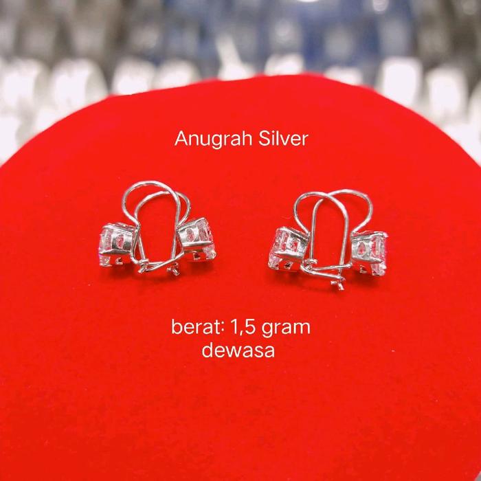 Anting dewasa model desy mata putih Warna putih 1,5 gram lapisan emas putih 24k.