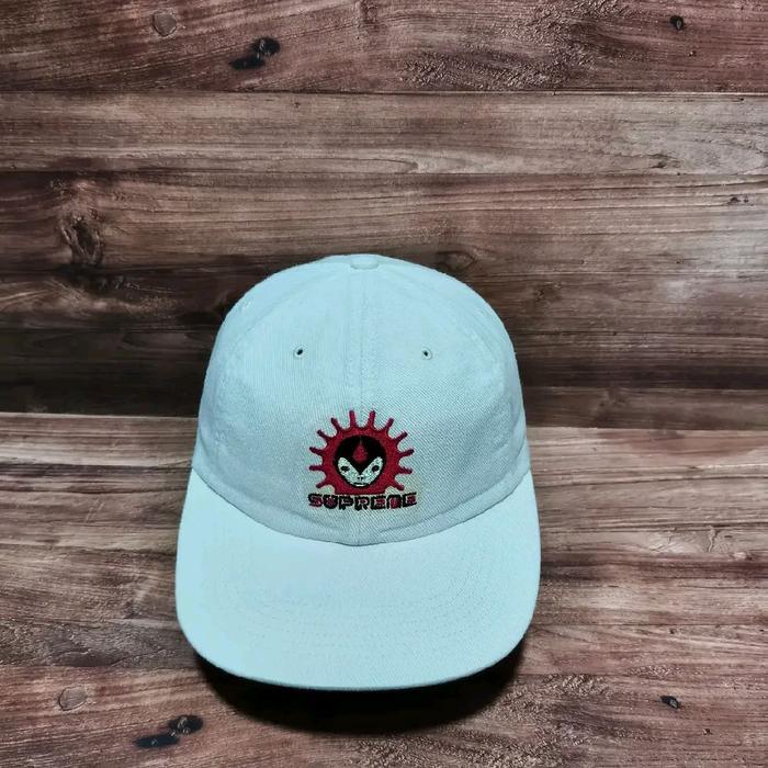 topi six panel supreme vampire embroidery logo white
