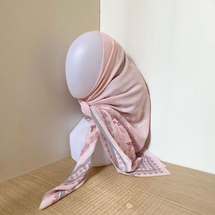 Hijab voal motif wrna pink muda