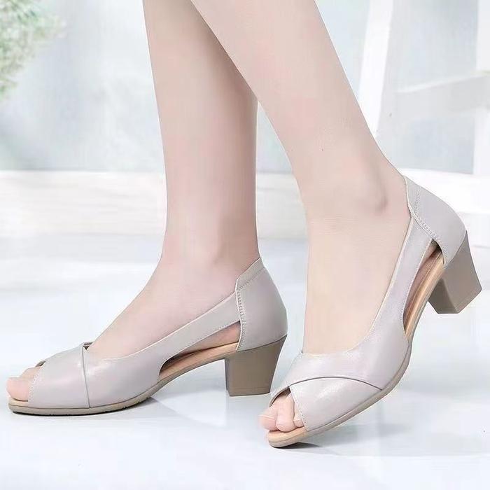 Women'S Summer New Block Heel Peep Toe Leather Sandals Soft Sole Non Slip Hollow Out Light Shallow S
