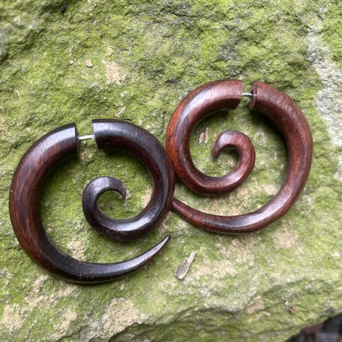 Anting Spiral Kayu Sono Keling Berisibka - Desain Unik dan Elegan untuk Tampilan Anda