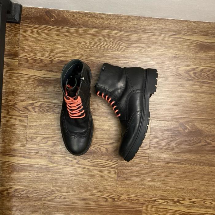 Camper hardwood black zipp boots