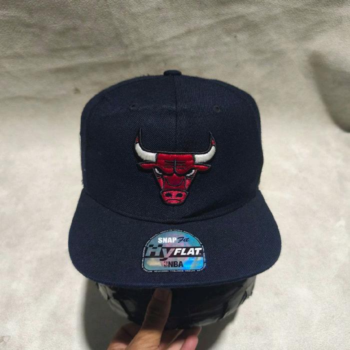 Topi snapback pria NBA Chicago Bulls hyflat navy bekas