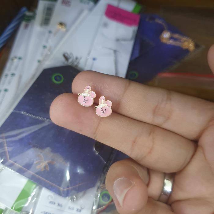 anting giwang BTS pink emas