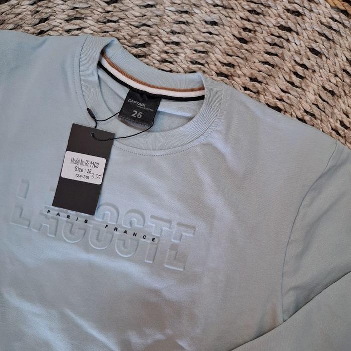Switer anak cowok lengan panjang dengan desain simpel namun stylish, terbuat dari bahan lembut dan n