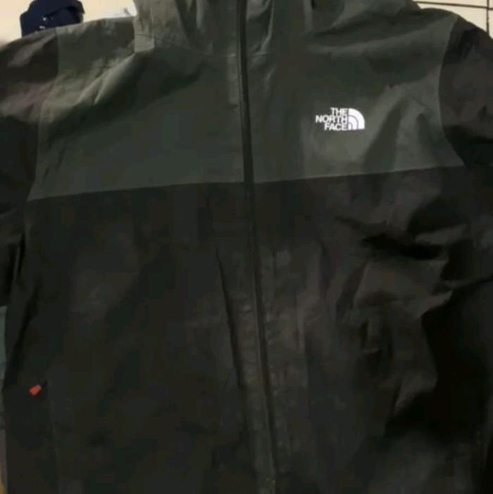 jaket merk TNF Hitam Cowok