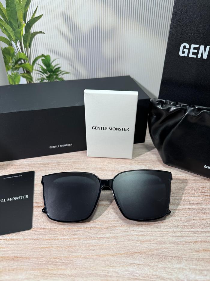 Kacamata Fashion Gentle Monster Tega Super Flat Futuristic Black Sunglasses Original