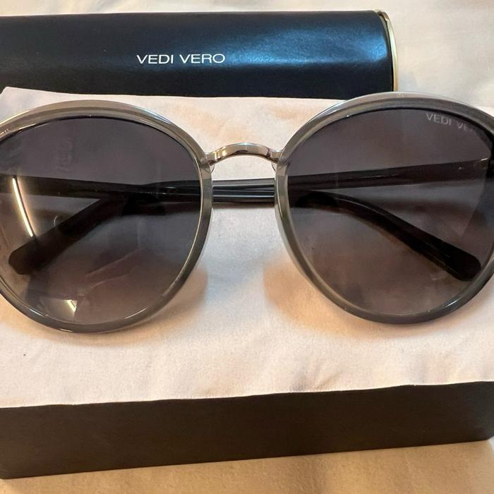 Sunglass wanita merk Vedi Vero original second kondisi bagus lengkap