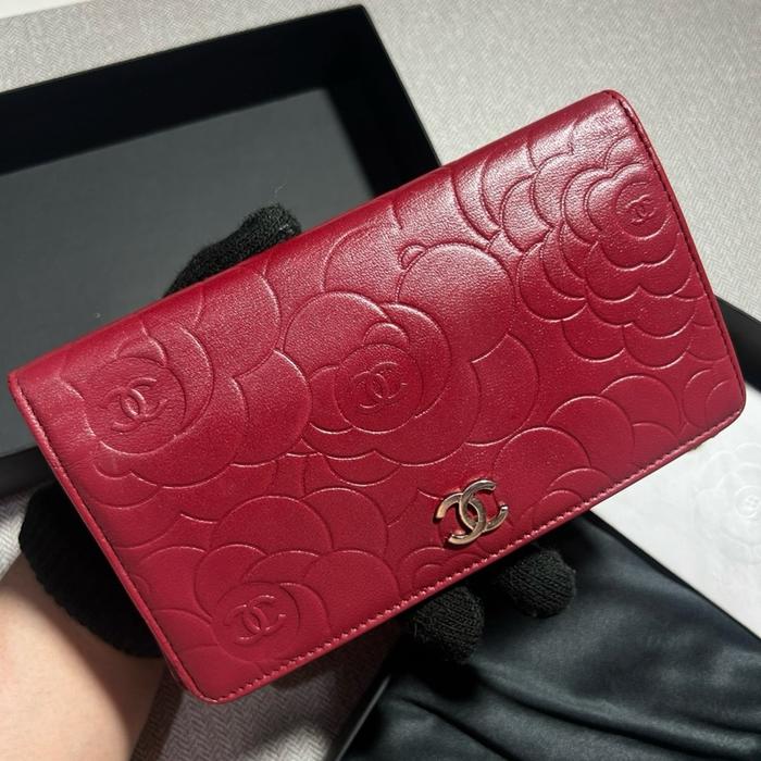 Authentic Chanel Bifold Wallet Camellia Red
