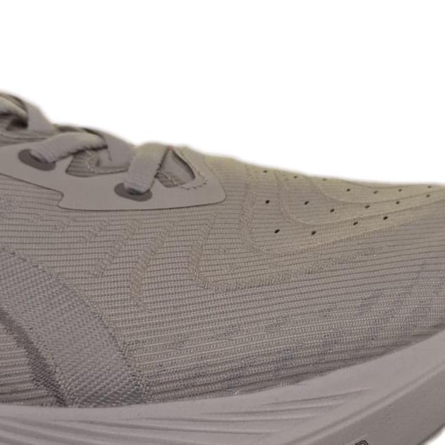 Sepatu Running Novablast 4