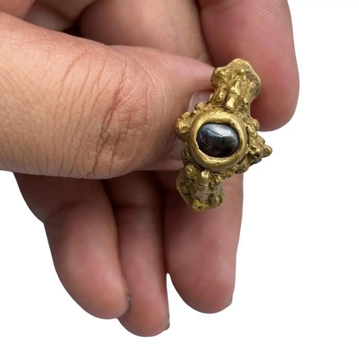 Cincin temuan Kuno Antik kuningan