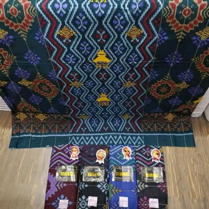 sarung rumah adat karo